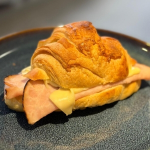 CROISSANT CLASICO DEL BRUNCH_1